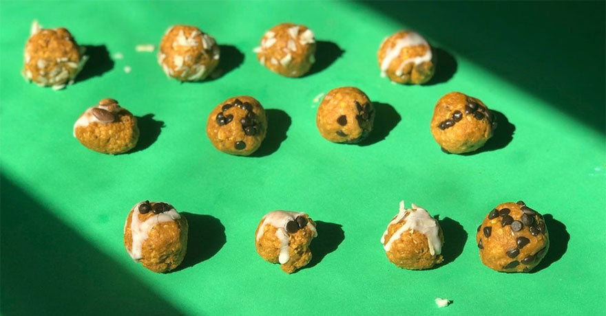 Spiced Pumpkin Pie Tahini Bliss Balls – Alaya Naturals